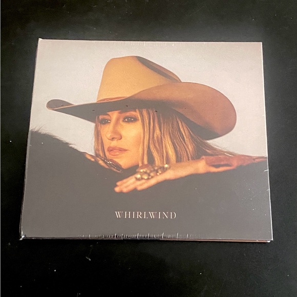 Lainey Wilson Whirlwind autographed insert cd factory sealed - Picture 1 of 2